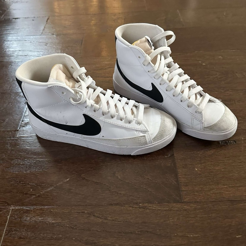Nike Women's Blazer Mid 77 Shoes-Size 8